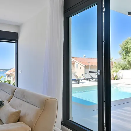 빌라 Oasis 트로기르